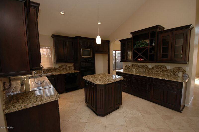 2512 E Taro Ln, Phoenix, AZ 85050