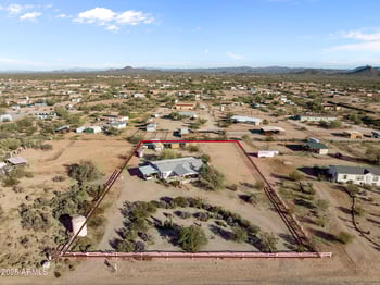 25124 Saddle Mountain Rd, Morristown, AZ 85342