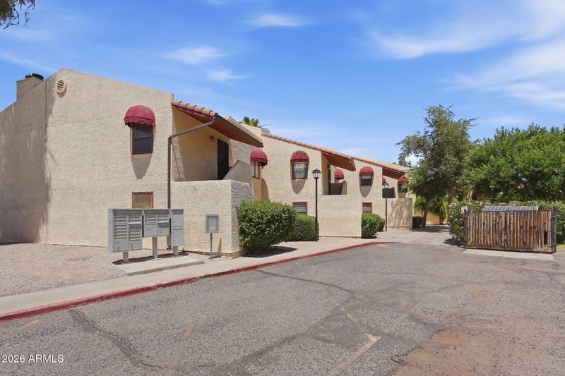 2515 N 52nd St #207, Phoenix, AZ 85008