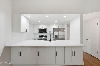 2515 52nd St #207, Phoenix, AZ 85008