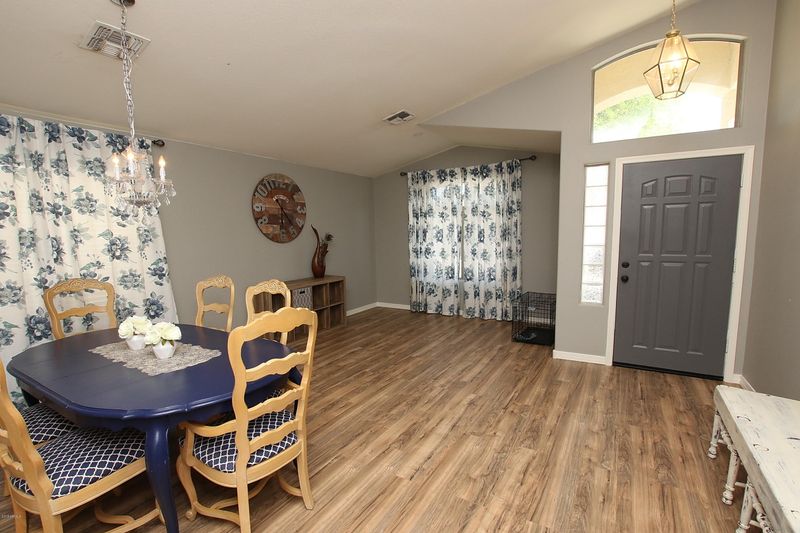 2515 W White Feather Ln, Phoenix, AZ 85085