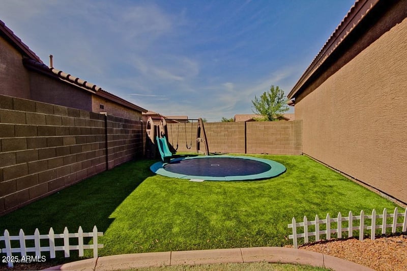 2516 Windsong Dr, Phoenix, AZ 85048