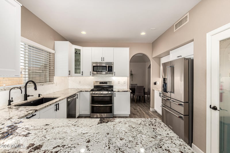 2516 Windsong Dr, Phoenix, AZ 85048