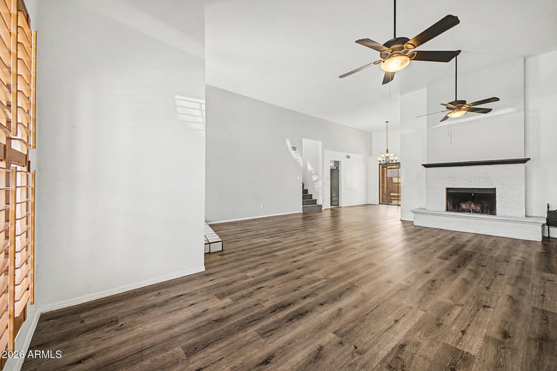 2518 E Shaw Butte Dr, Phoenix, AZ 85028