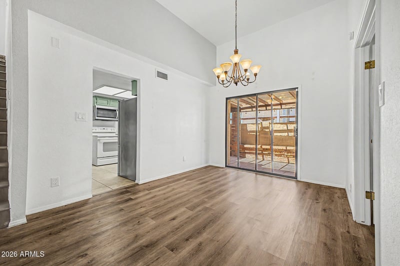 2518 E Shaw Butte Dr, Phoenix, AZ 85028