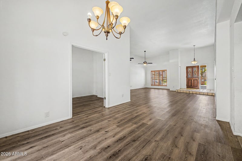 2518 E Shaw Butte Dr, Phoenix, AZ 85028