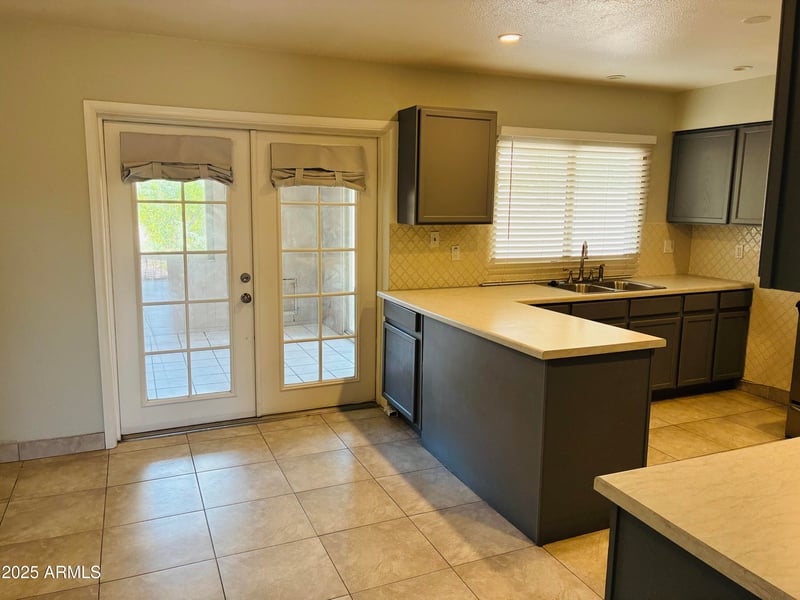 2518 Louise Dr, Phoenix, AZ 85032