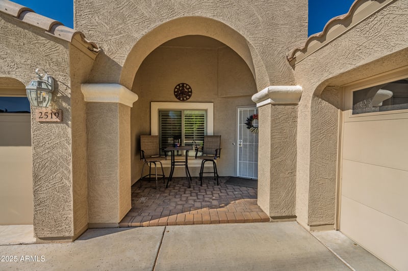 2519 Rustling Oaks Ln, Phoenix, AZ 85024