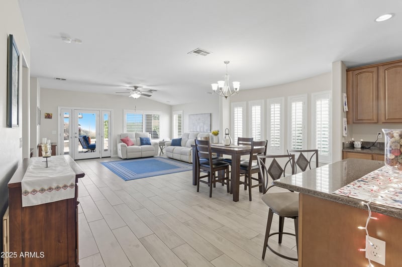 2519 Rustling Oaks Ln, Phoenix, AZ 85024