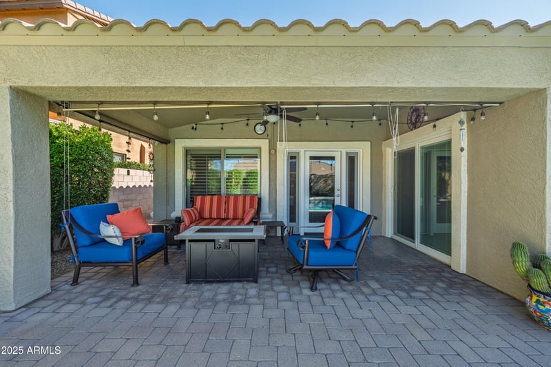 2519 Rustling Oaks Ln, Phoenix, AZ 85024