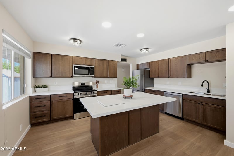 252 E 9th Dr, Mesa, AZ 85210