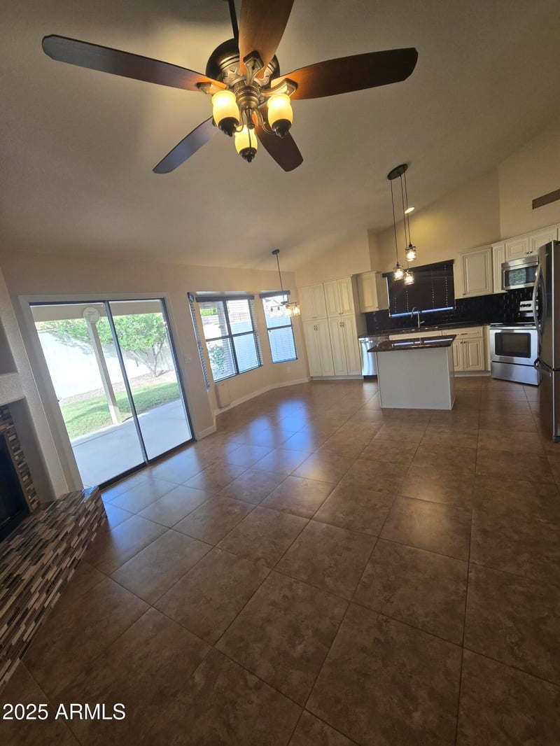 2520 Granite View Dr, Phoenix, AZ 85048