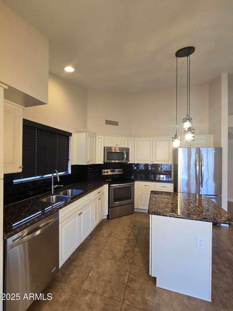 2520 Granite View Dr, Phoenix, AZ 85048