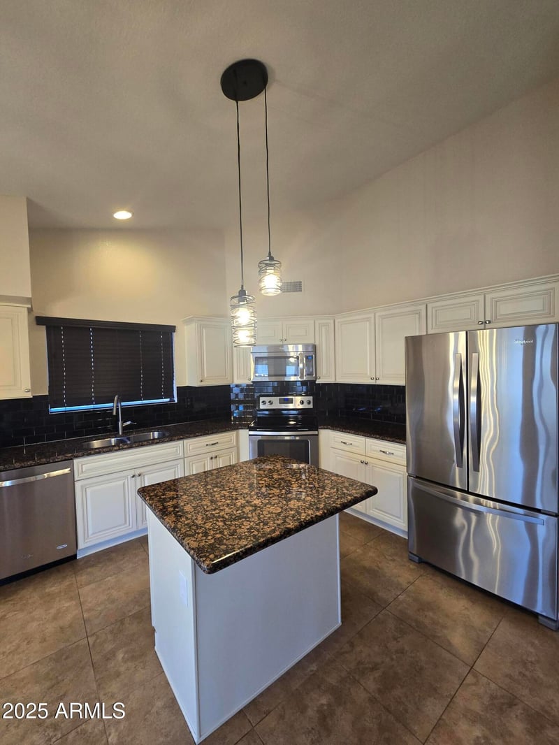 2520 Granite View Dr, Phoenix, AZ 85048