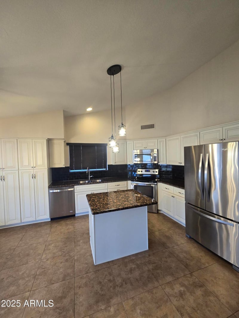 2520 Granite View Dr, Phoenix, AZ 85048