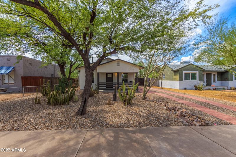 2520 N Mitchell St, Phoenix, AZ 85006