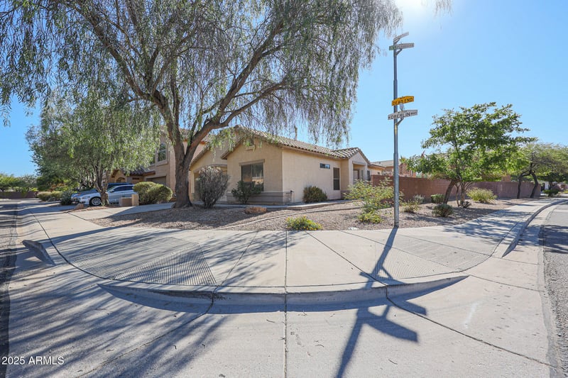 2521 Oberlin Way, Phoenix, AZ 85085