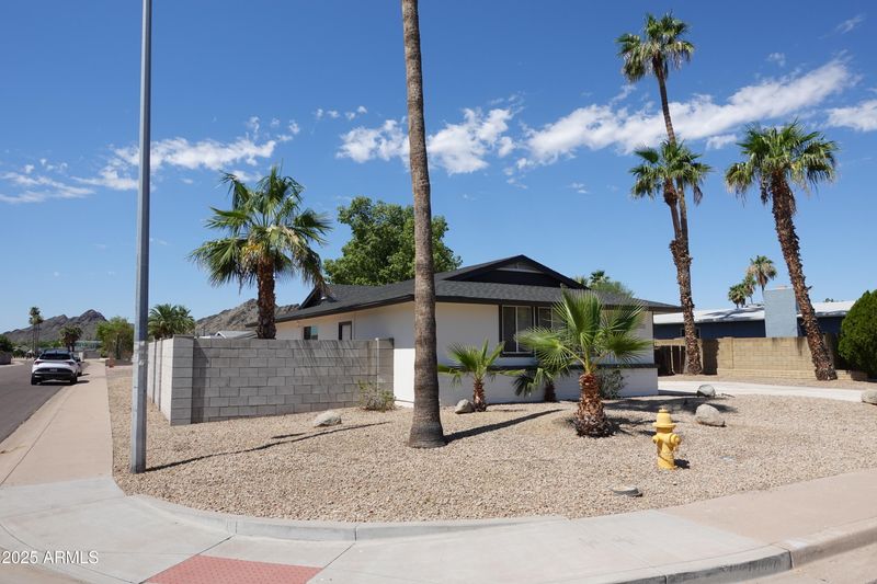 2523 E Larkspur Dr, Phoenix, AZ 85032