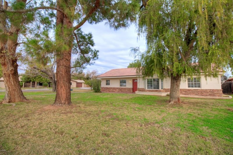 2523 N 40th St, Phoenix, AZ 85008