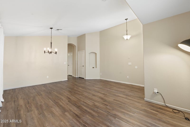 2523 Running Deer Trl, Phoenix, AZ 85085