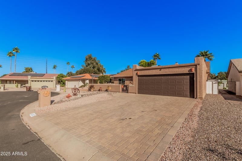 25237 Lakeway Dr, Sun Lakes, AZ 85248