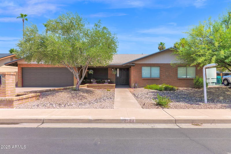 2524 Elmwood St, Mesa, AZ 85213