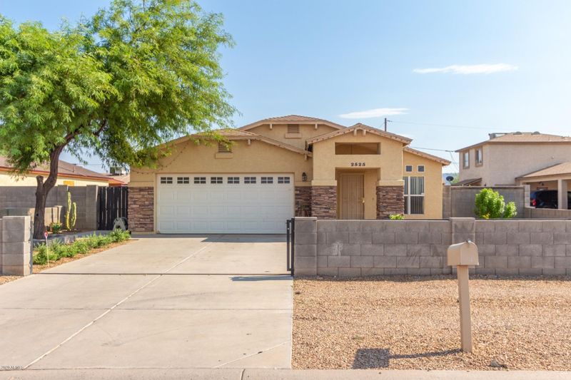 2525 E Wood St, Phoenix, AZ 85040
