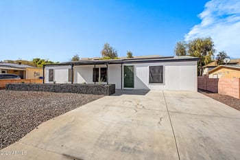 2526 E Behrend Dr, Phoenix, AZ 85050