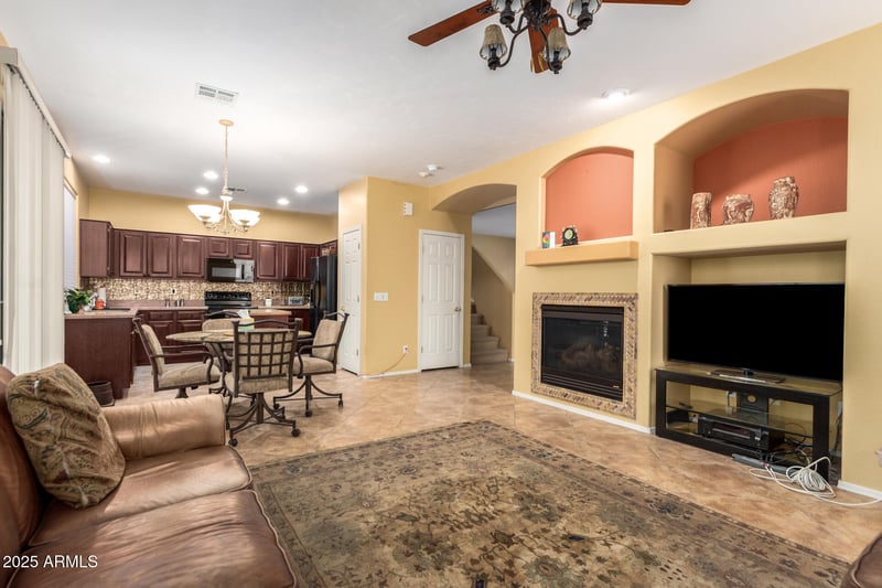 2526 Florentine Rd, Phoenix, AZ 85086