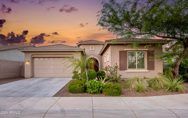 2527 212th Dr, Buckeye, AZ 85396