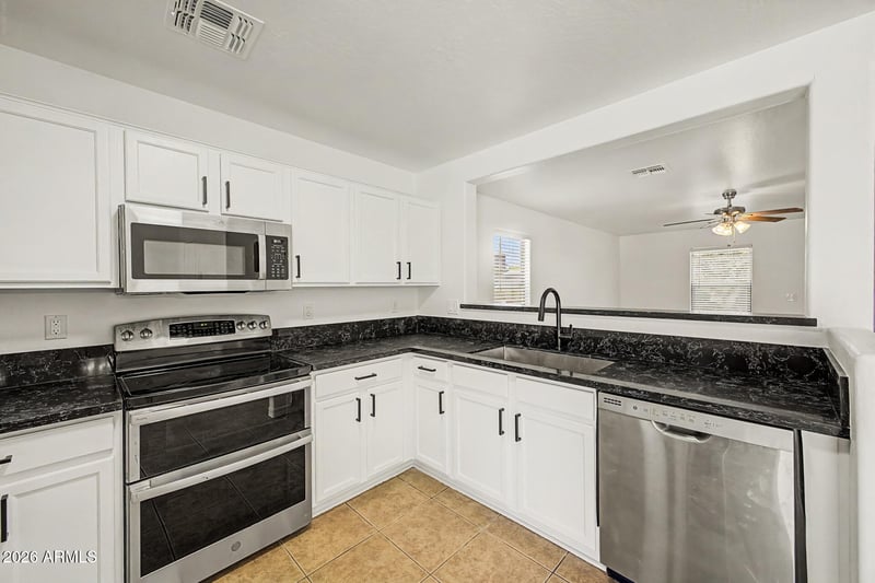 2527 Meadow Creek Way, San Tan Valley, AZ 85140