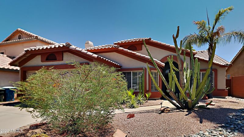 2527 E Taro Ln, Phoenix, AZ 85050