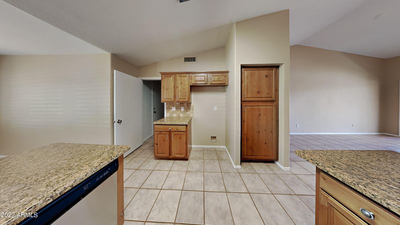 2527 E Taro Ln, Phoenix, AZ 85050
