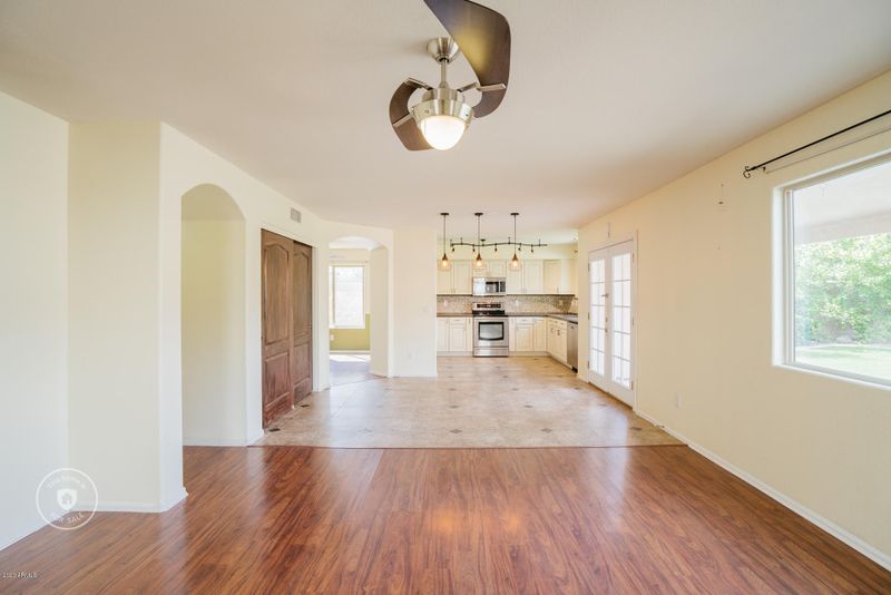 2528 W Running Deer Trl, Phoenix, AZ 85085