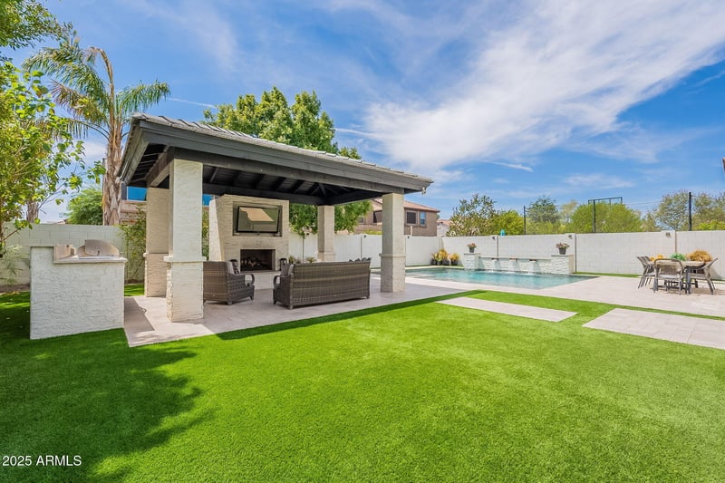 253 Crescent Pl, Chandler, AZ 85249