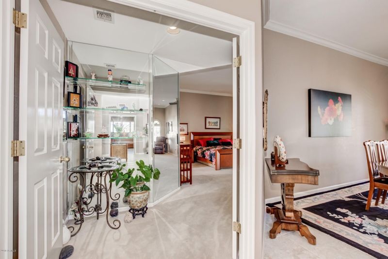 2530 E Vogel Ave, Phoenix, AZ 85028