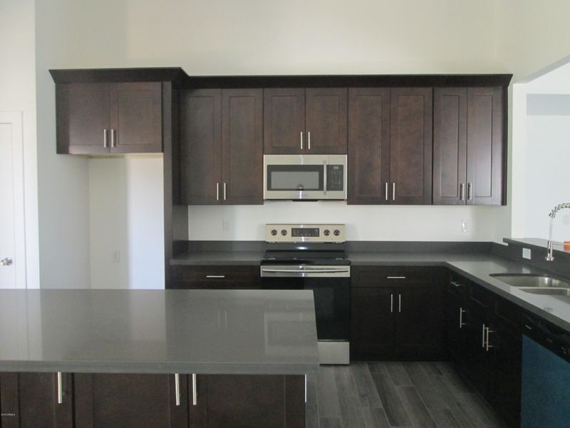 2531 E Jones Ave, Phoenix, AZ 85040
