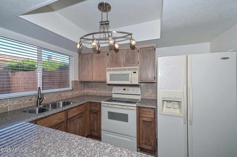 2532 Bluefield Ave, Phoenix, AZ 85032