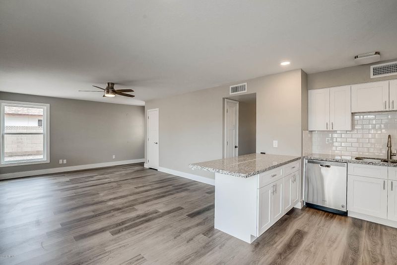 2532 E Manhatton Dr, Tempe, AZ 85282