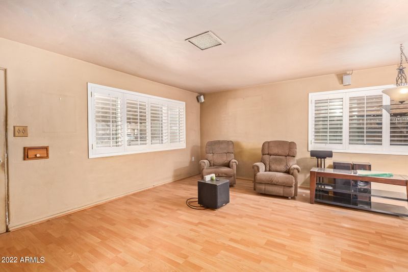 2533 N 8th St, Phoenix, AZ 85006