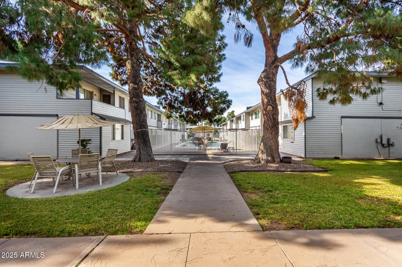 2533 Rose Ln, Phoenix, AZ 85017