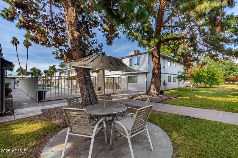 2533 Rose Ln, Phoenix, AZ 85017