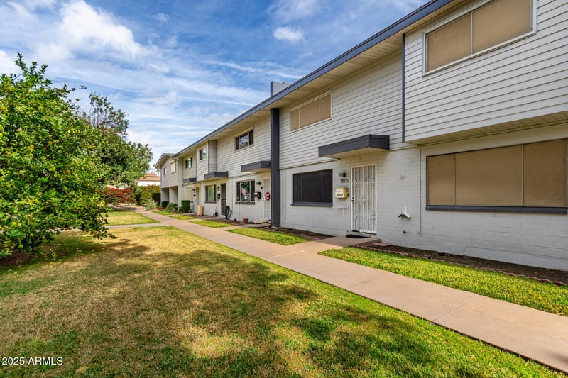 2533 Rose Ln, Phoenix, AZ 85017