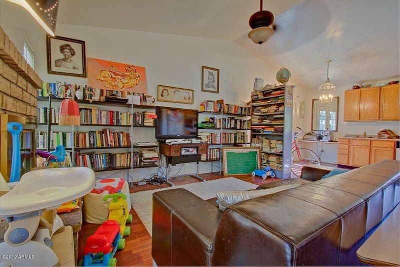 2533 S Maple Ave #102, Tempe, AZ 85282