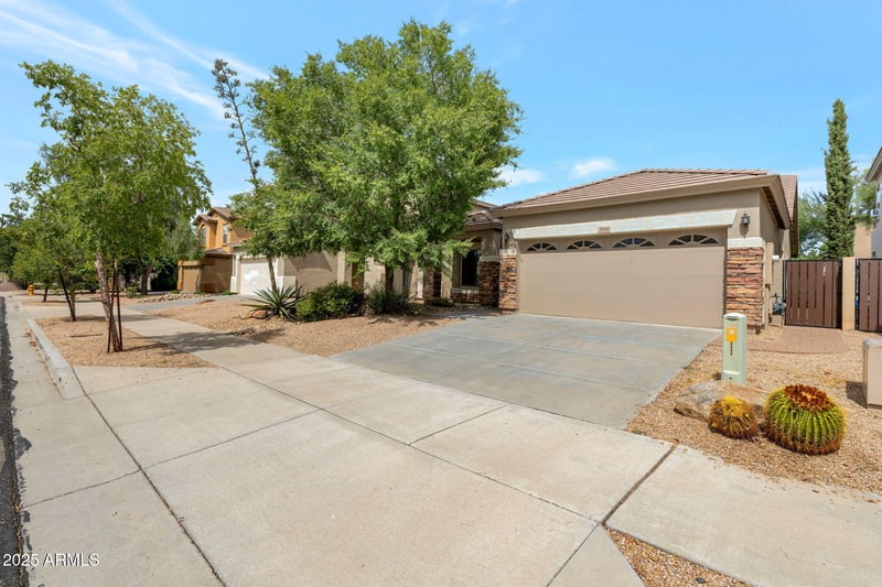 2534 Woburn Ln, Phoenix, AZ 85085