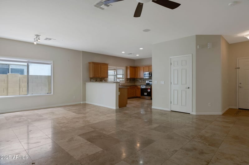 2534 Woburn Ln, Phoenix, AZ 85085