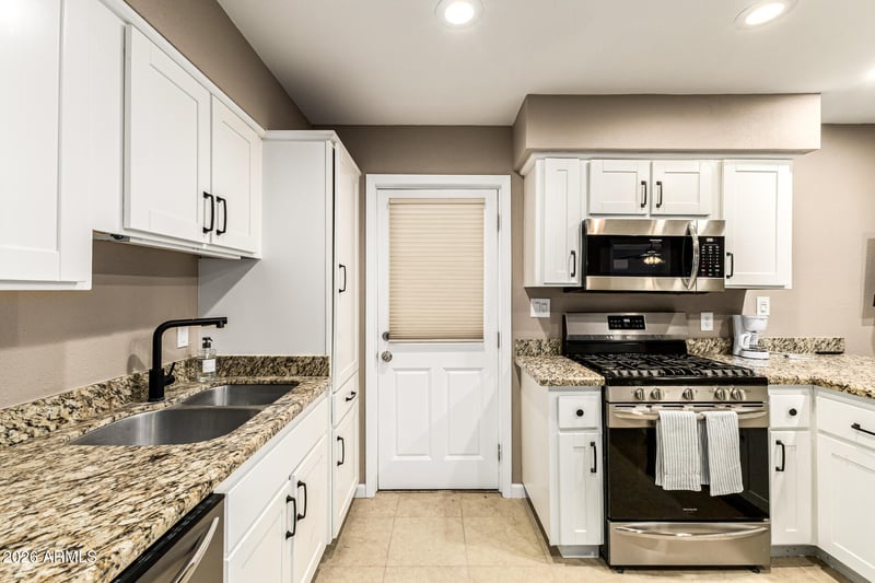 2537 La Jolla Dr, Tempe, AZ 85282
