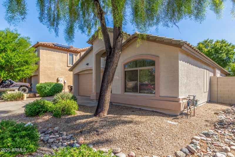 2537 Red Fox Rd, Phoenix, AZ 85085