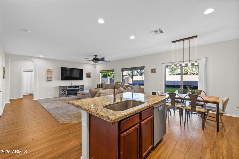 2540 Misty Willow Ln, Phoenix, AZ 85024
