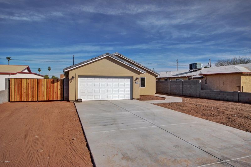 2540 E Pueblo Ave, Phoenix, AZ 85040